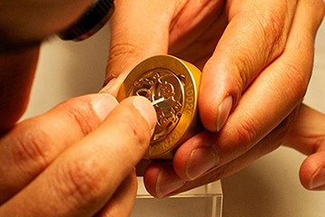 更换东莞卡地亚石英表电池